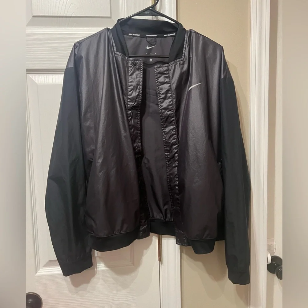 Women’s Nike running windbreaker size L - Picture 2 of 8